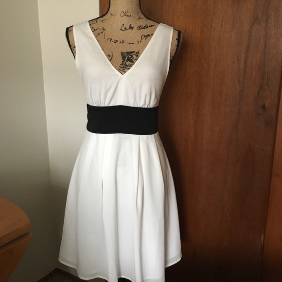 VS dress size 2 - Picture 2 of 5